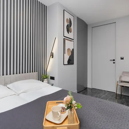 アパート Luxurious With Two Bedrooms And Parking In By Renters