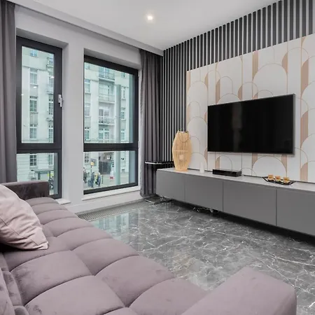 Luxurious With Two Bedrooms And Parking In By Renters アパート グディニャ