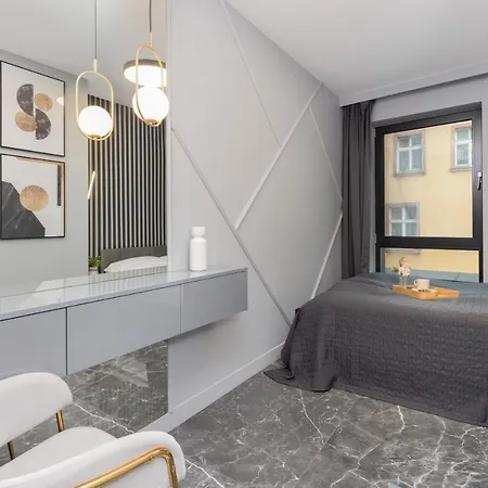 アパート Luxurious With Two Bedrooms And Parking In By Renters グディニャ