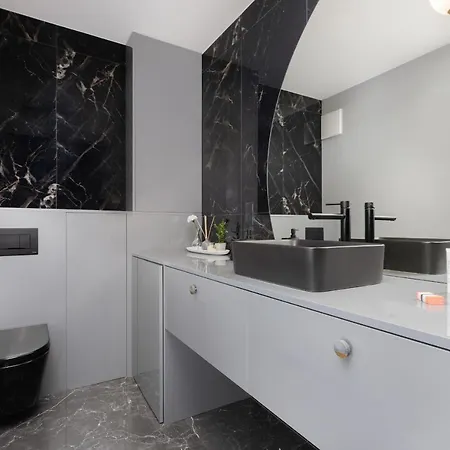 Daire Luxurious With Two Bedrooms And Parking In By Renters Gdynia