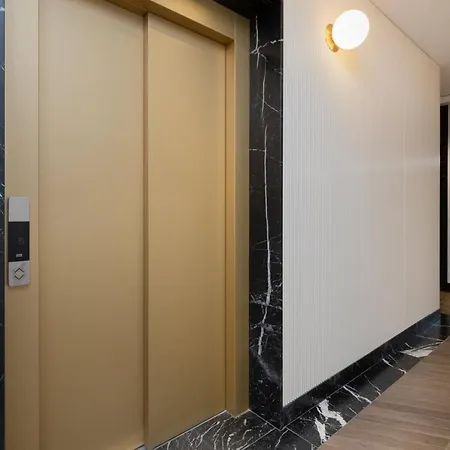 Daire Luxurious With Two Bedrooms And Parking In By Renters *