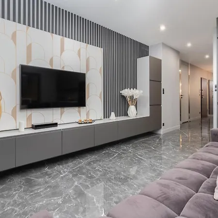 Luxurious With Two Bedrooms And Parking In By Renters *