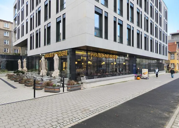 Luxurious With Two Bedrooms And Parking In By Renters Appartement *