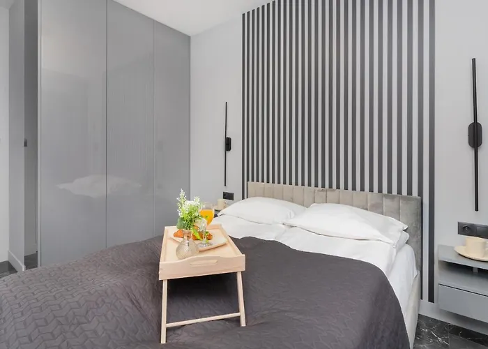 Luxurious With Two Bedrooms And Parking In By Renters Appartement Gdynia