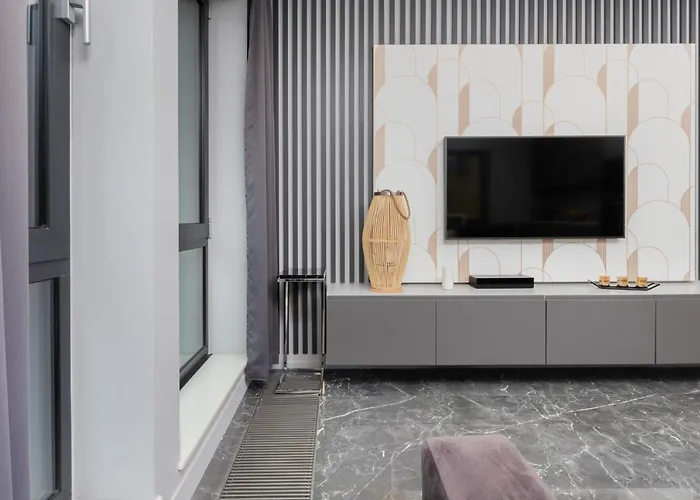 Luxurious With Two Bedrooms And Parking In By Renters *