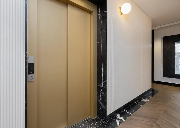 Appartement Luxurious With Two Bedrooms And Parking In By Renters *